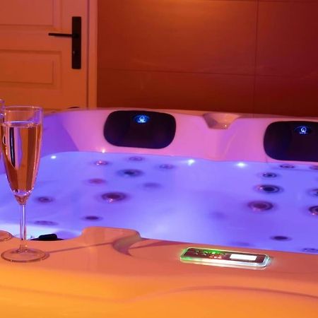 Suite & Spa Privatif Domaine Des Demoiselles 欧特维尔 外观 照片