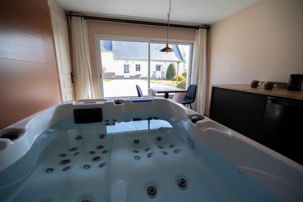 Suite & Spa Privatif Domaine Des Demoiselles 欧特维尔 外观 照片