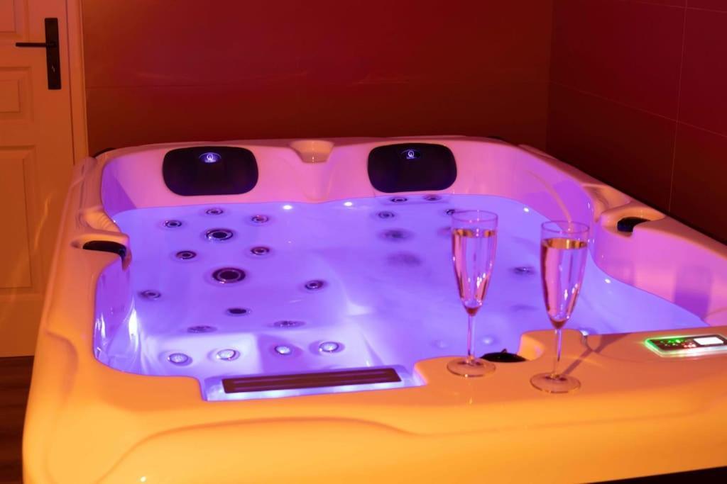 Suite & Spa Privatif Domaine Des Demoiselles 欧特维尔 外观 照片