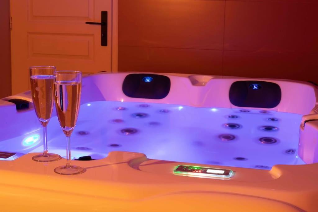 Suite & Spa Privatif Domaine Des Demoiselles 欧特维尔 外观 照片
