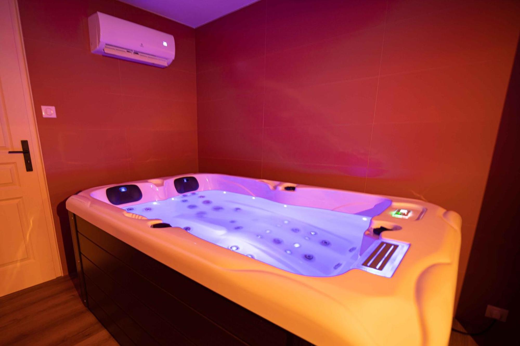 Suite & Spa Privatif Domaine Des Demoiselles 欧特维尔 外观 照片